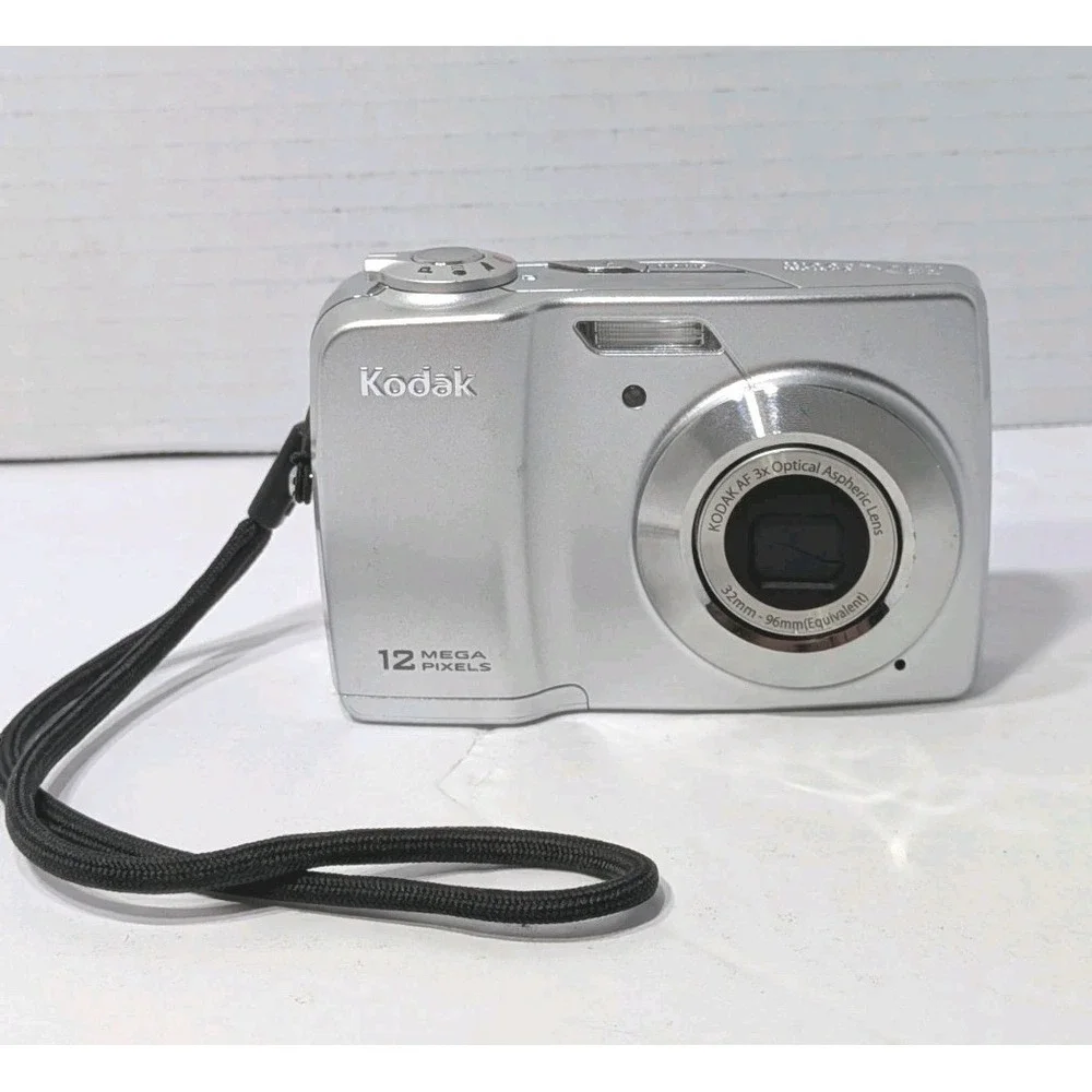 Kodak EasyShare C182 12MP Digital Pocket Camera Silver - TESTED WORKING Y2K